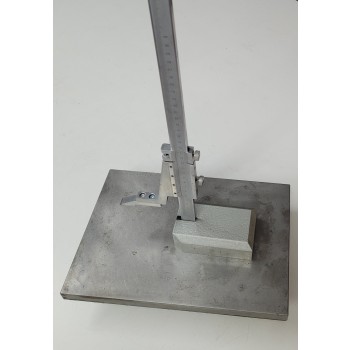 MESS- UND PRÜFPLATTE 300 x 200 MM, MIT HÖHENMESS- UND ANREISSGERÄT 